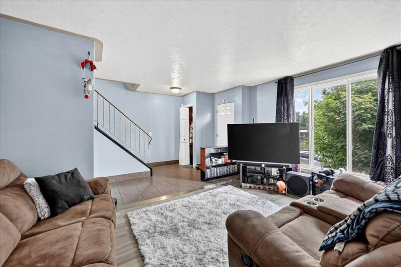 219 Penworth Drive SE, Penbrooke Meadows — interior photo 5