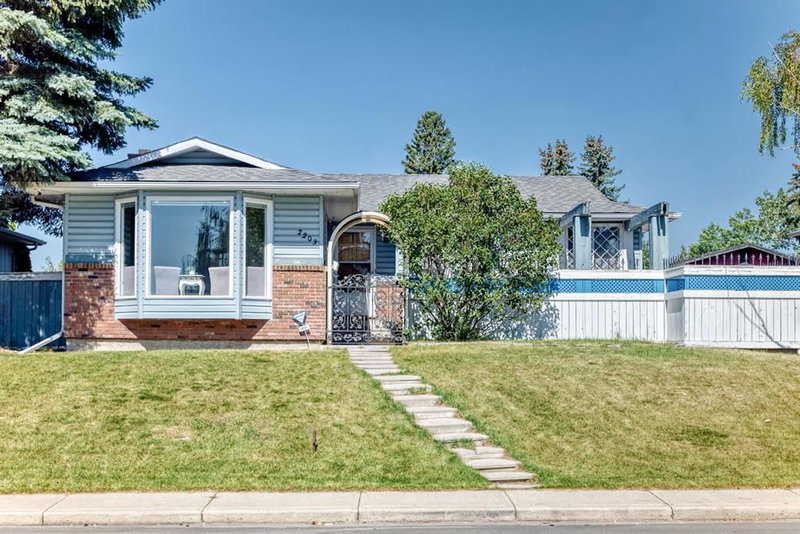 Listing at 2203 65 Street NE, Pineridge