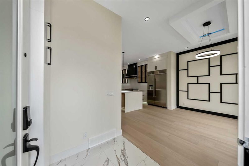 2431 23 Street NW, Banff Trail — interior photo 5