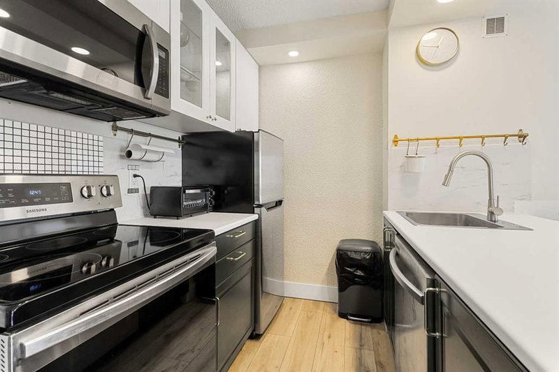 1505, 221 6 Avenue SE, Downtown Commercial Core — interior photo 5