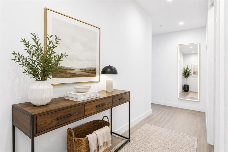 1011, 730 2 Avenue SW, Eau Claire — interior photo