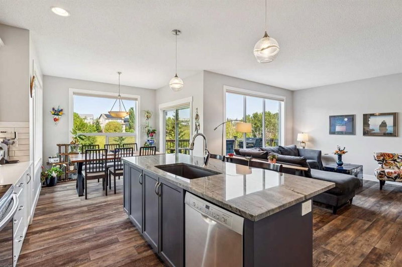 130 Tuscany Valley Green NW, Tuscany — interior photo 5