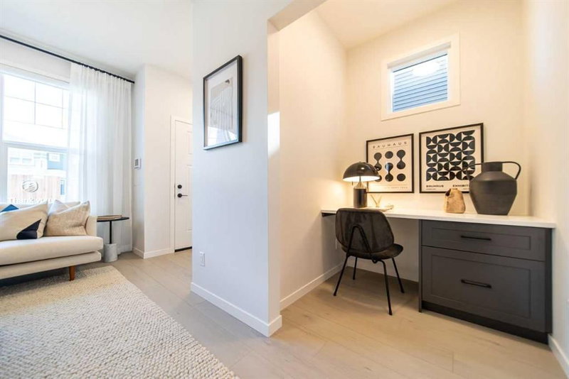 524 Tekarra Drive NW, Glacier Ridge — interior photo 5