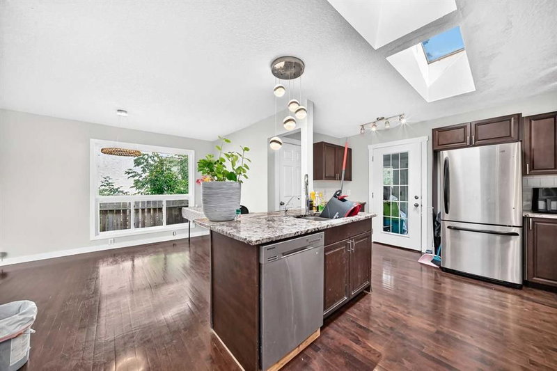 6016 18 Avenue NE, Pineridge — interior photo 5