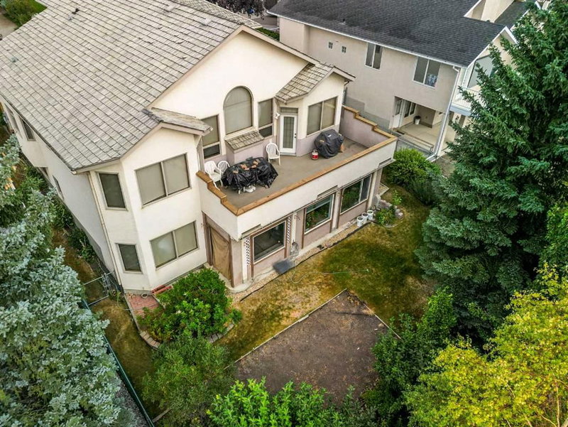 16 Arbour Estates View NW, Arbour Lake — interior photo