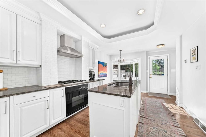 1925 10 Street SW, Upper Mount Royal — interior photo 6