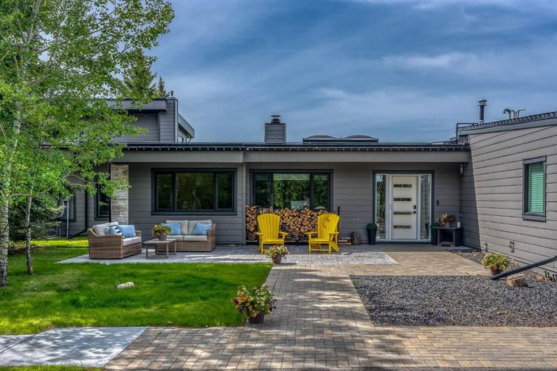 183 Pinebrook Way SW
