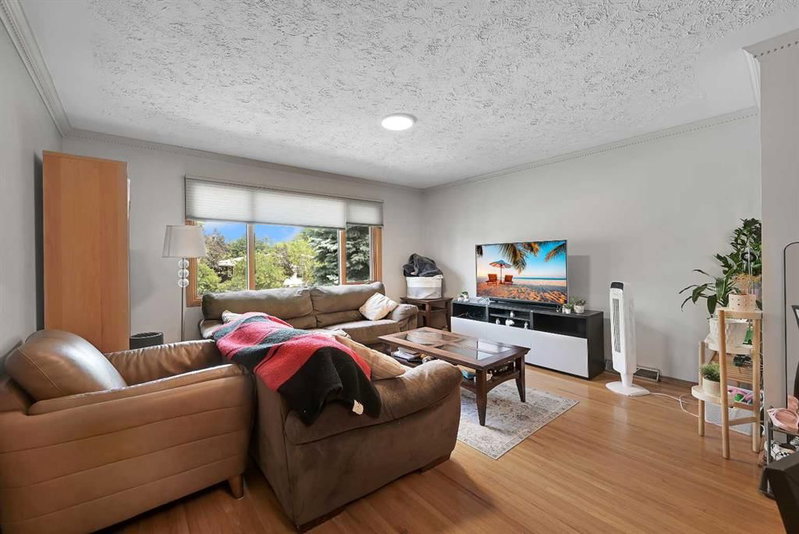 1415 Rosehill Drive NW, Rosemont — interior photo