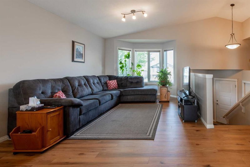 195 Mt Sundial Court W, Sunridge — interior photo 5