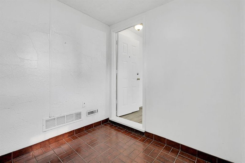 3614 39 Street NE, Whitehorn — interior photo