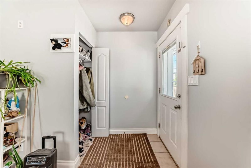 4004 7 Avenue SW, Rosscarrock — interior photo 6