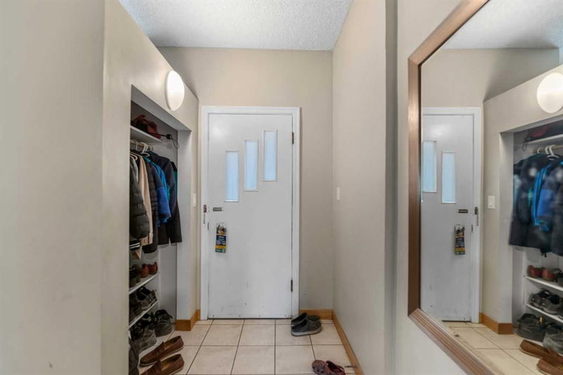 1407 28 Street SW, Shaganappi — interior photo 5