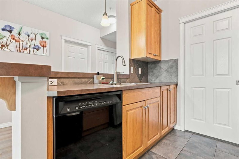 208-25 Prestwick Drive SE, Calgary — listing photo 8