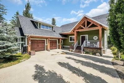 471 Summer Crescent