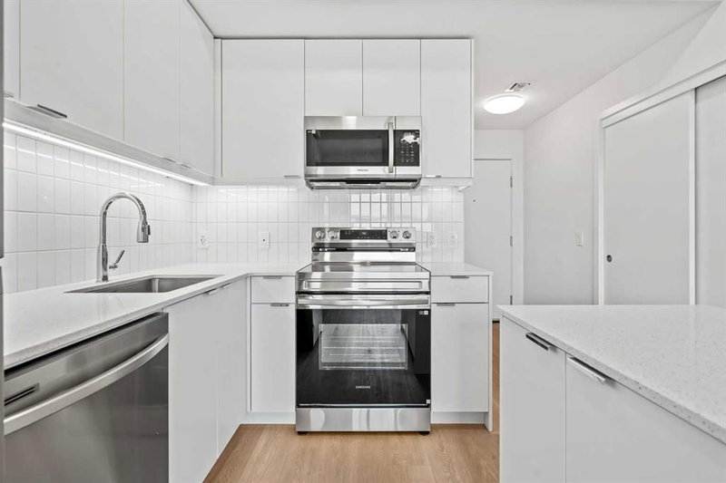 4215, 8500 19 Avenue SE, Belvedere — interior photo