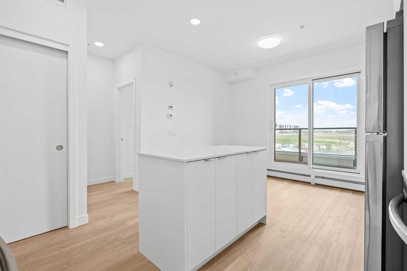 4215, 8500 19 Avenue SE, Belvedere — interior photo 5
