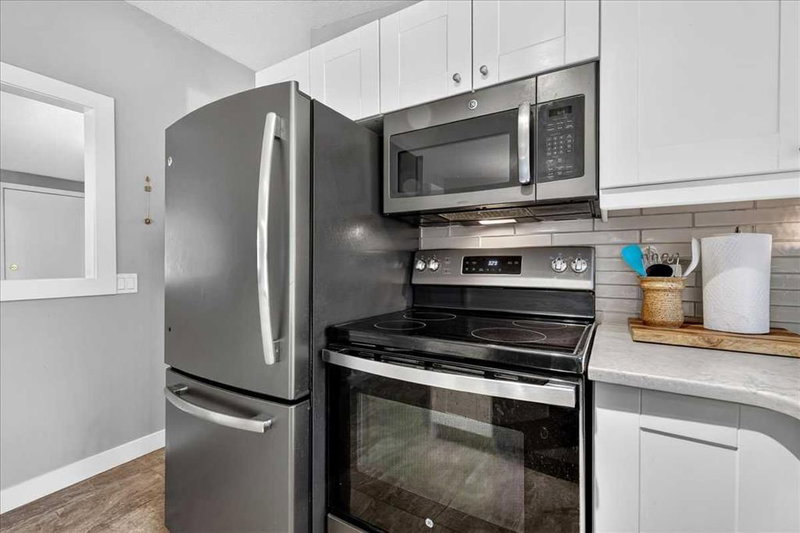 1123 48 Avenue NW, North Haven — interior photo 7