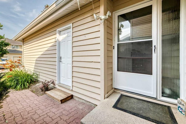 371 Point Mckay Gardens NW