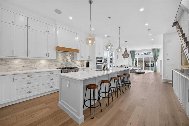 1704 26A Street SW, Shaganappi — interior photo
