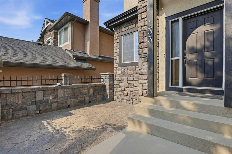 133 Aspen Stone Road SW