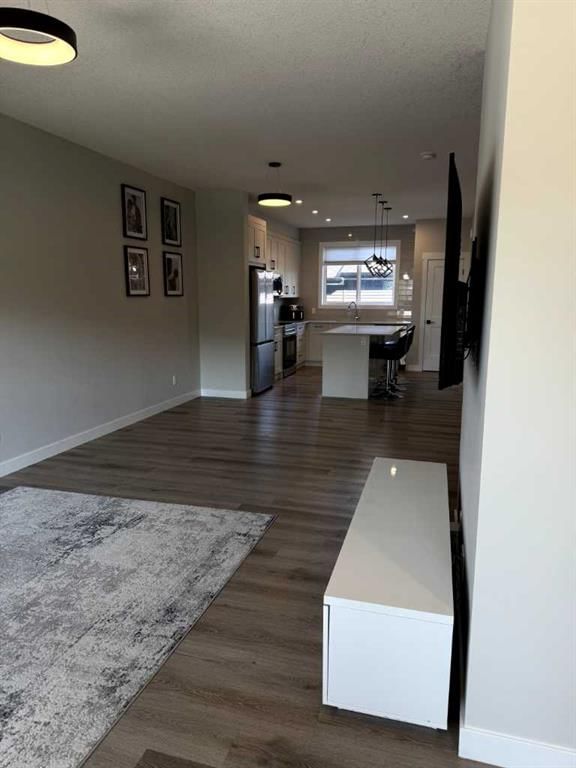 24 Silverton Glen Green SW