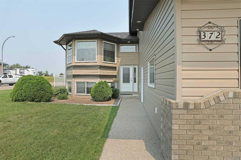 372 Lake Stafford Drive E