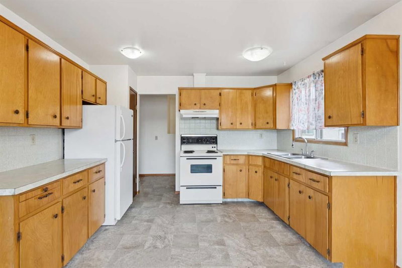 6215 Rundlehorn Drive NE, Pineridge — interior photo