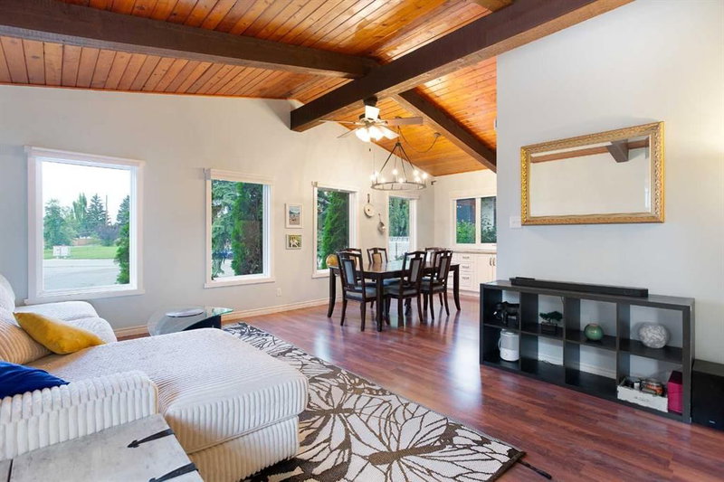 15 Southdale Bay SW, Southwood — interior photo 5