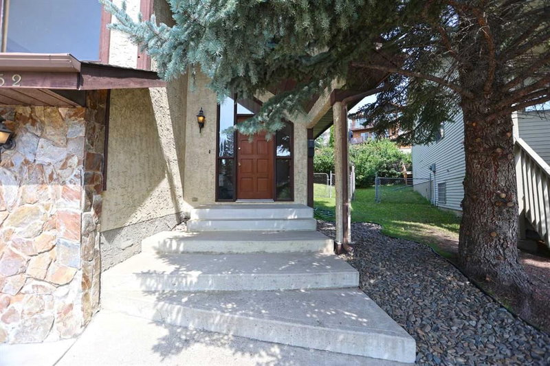 52 Edgeland Road NW, Edgemont — interior photo 5