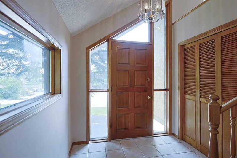 52 Edgeland Road NW, Edgemont — interior photo 6