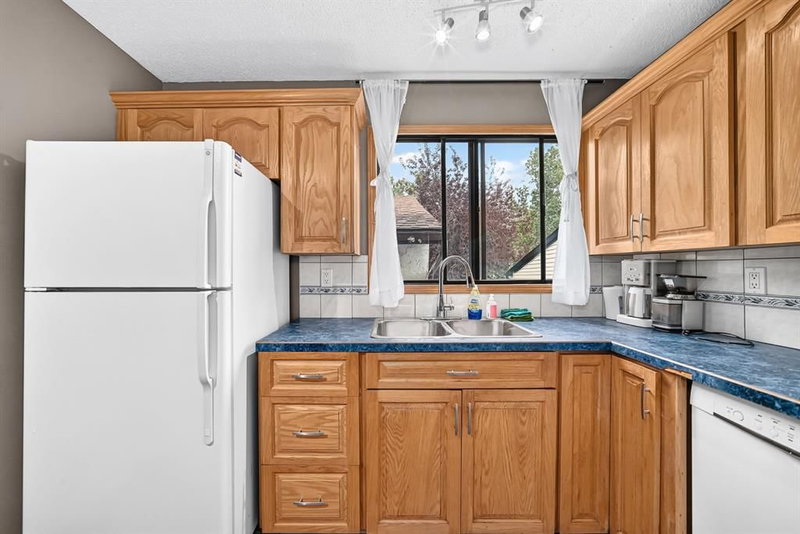 961 Ranchview Crescent NW, Ranchlands — interior photo 6