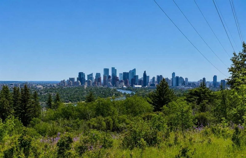 Apartment at 204, 328 Cedar Crescent SW, Spruce Cliff — listing photo