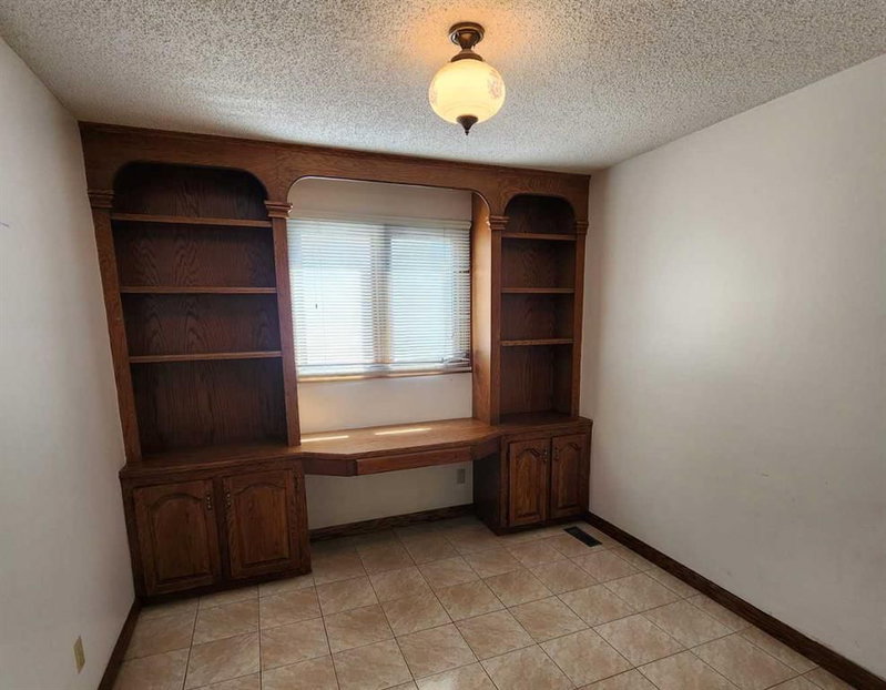 39 Whiteram Close NE, Whitehorn — interior photo 5