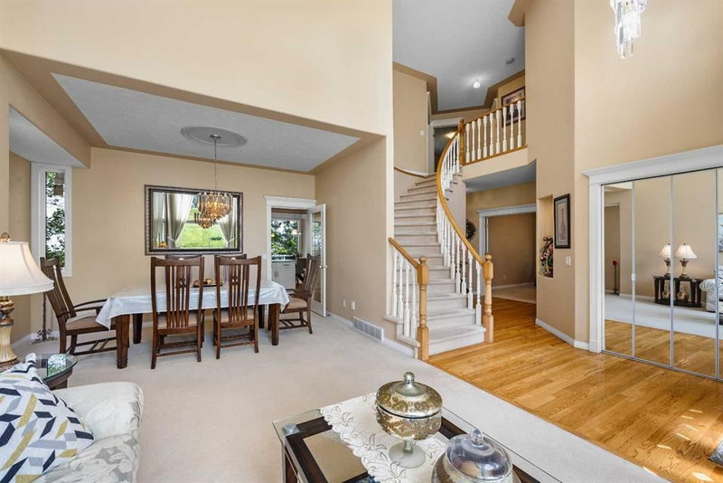 207 Hamptons Drive NW, Hamptons — interior photo 5
