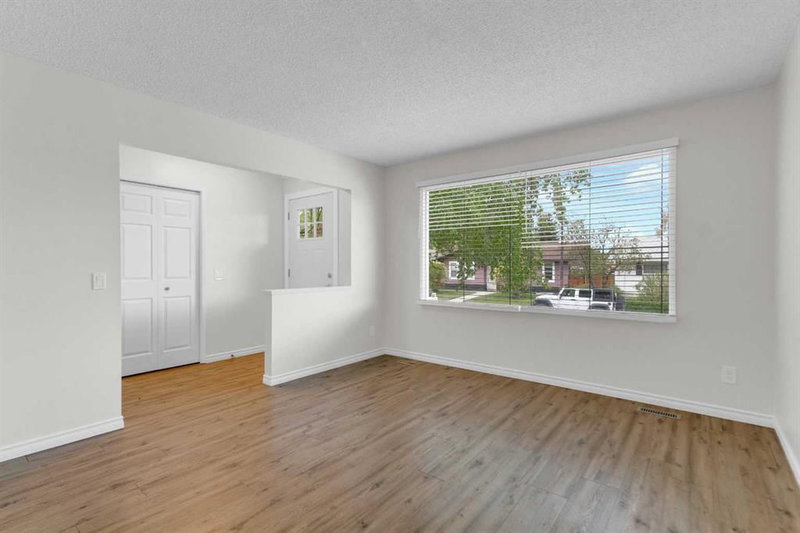 452 Queen Alexandra Way SE, Queensland — interior photo 5