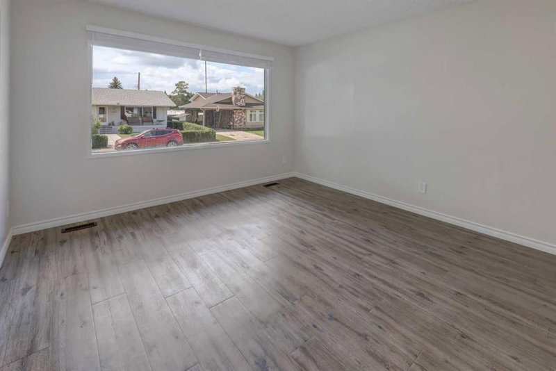 452 Queen Alexandra Way SE, Queensland — interior photo 6