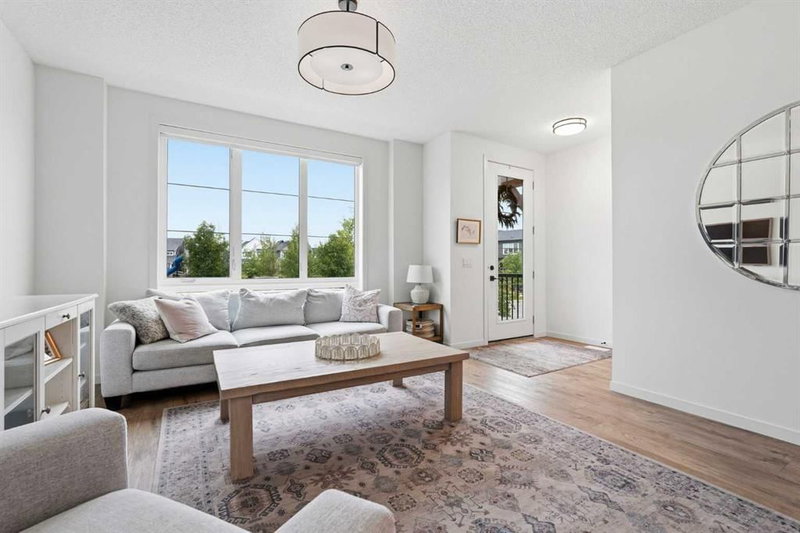 129 Treeline Avenue SW, Alpine Park — interior photo 5