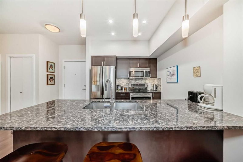 427, 4303 1 Street NE, Highland Park — interior photo 5
