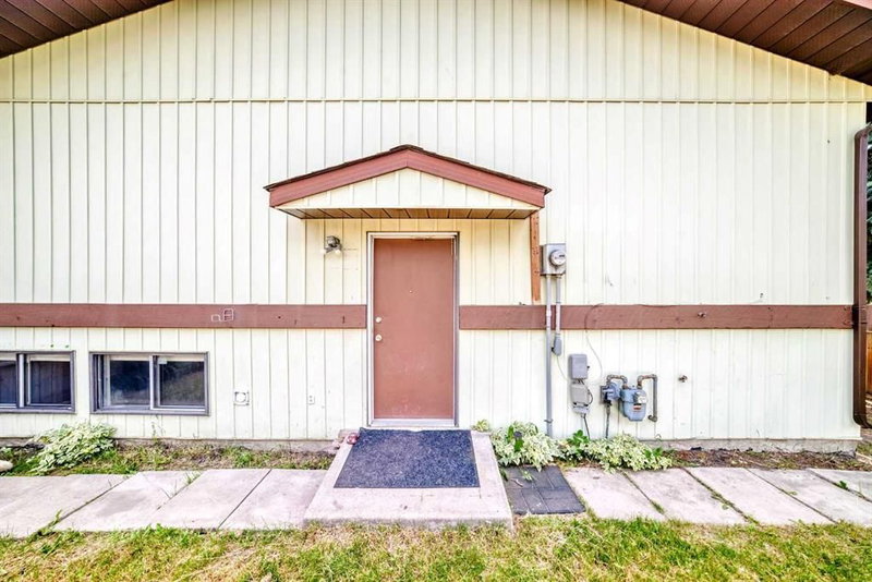 514 Whitehill Place NE, Whitehorn — interior photo