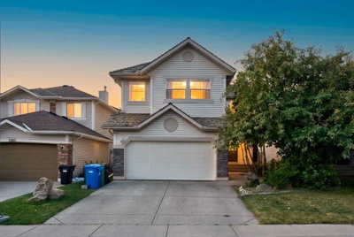 137 Douglas Glen Manor SE