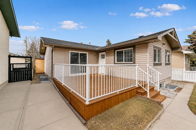 755 Penbrooke Road SE, Penbrooke Meadows — photo 3