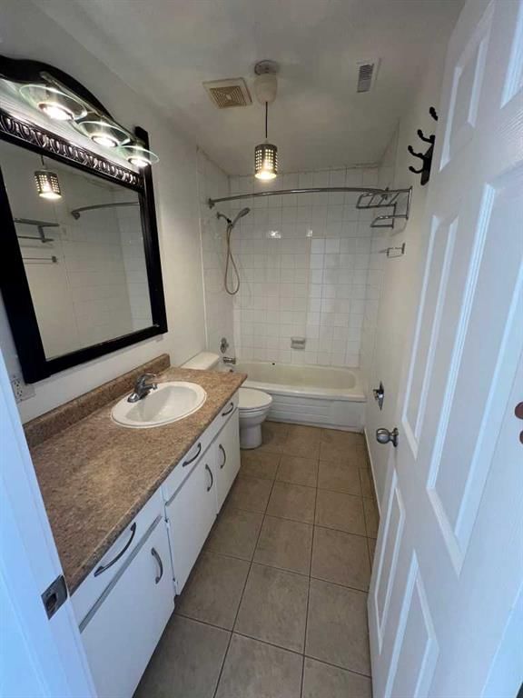 4, 3726 Centre Street NE, Highland Park — interior photo 5