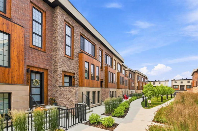 323 - 81 Greenbriar Place NW