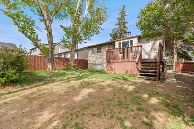 84 Falconridge Place NE