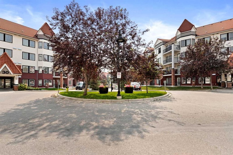 205, 20 Royal Oak Plaza NW, Royal Oak — interior photo 5