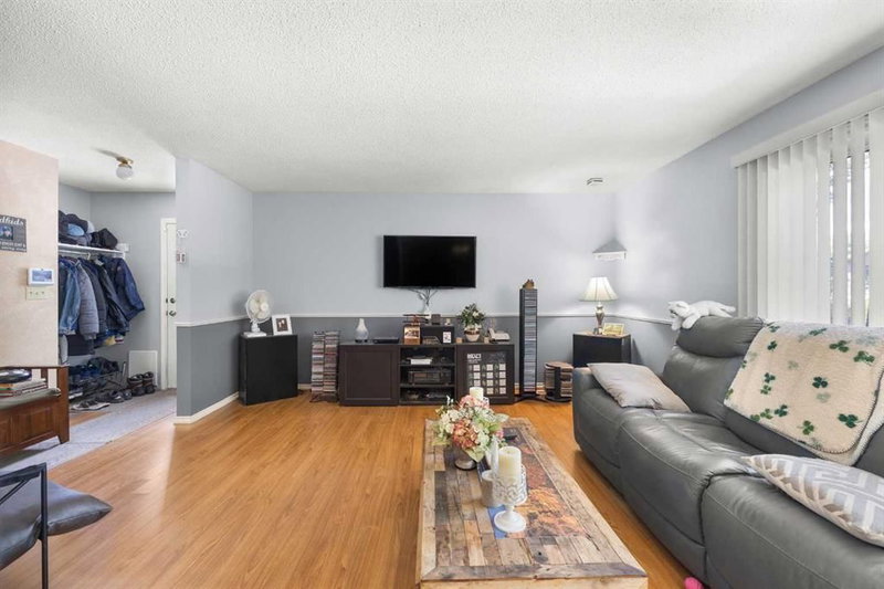 272 Huntington Close NE, Huntington Hills — interior photo 5