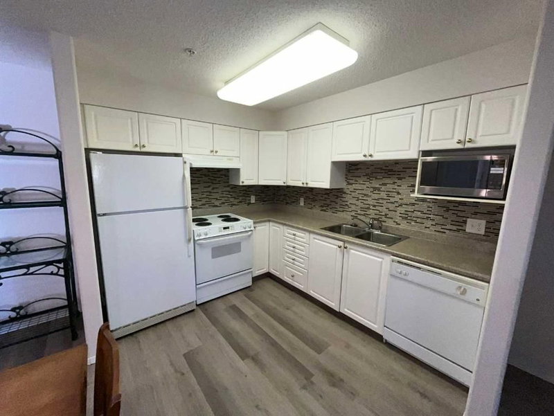 3120, 3000 Millrise Point SW, Millrise — interior photo 6