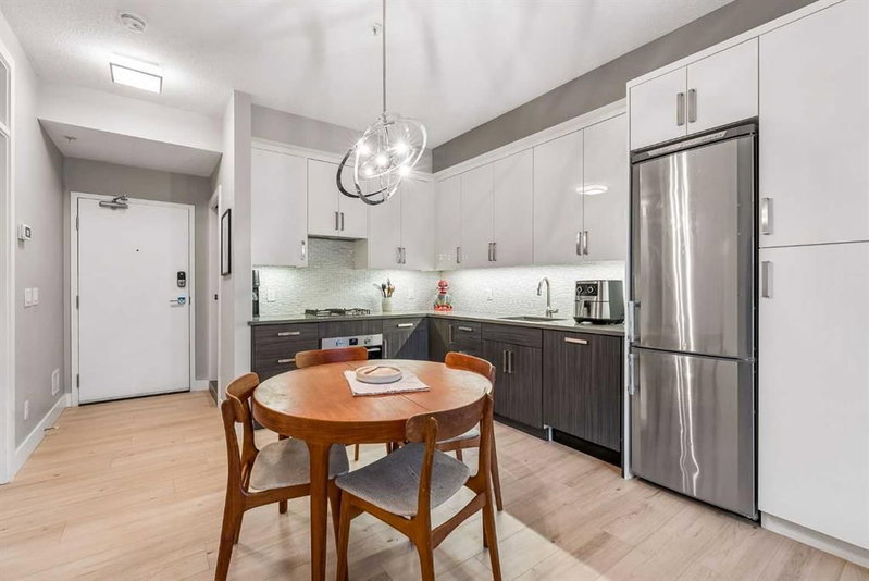 210, 1521 26 Avenue SW, South Calgary — interior photo 5