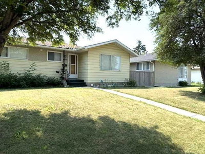 1436 Robson Crescent SE