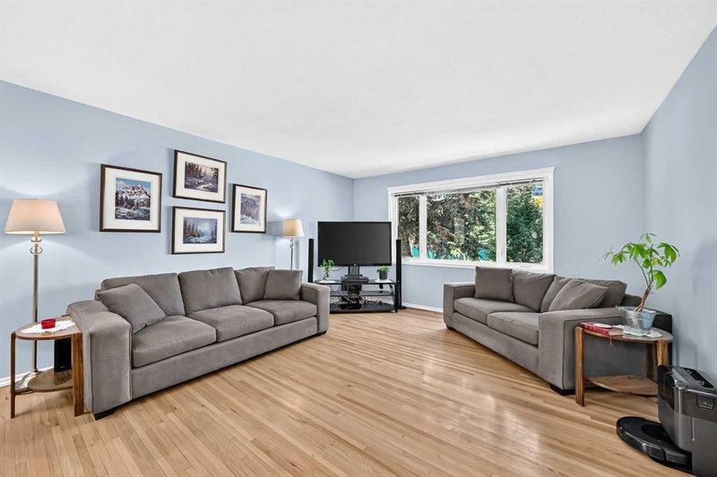 7828 10 Street NW, Huntington Hills — interior photo